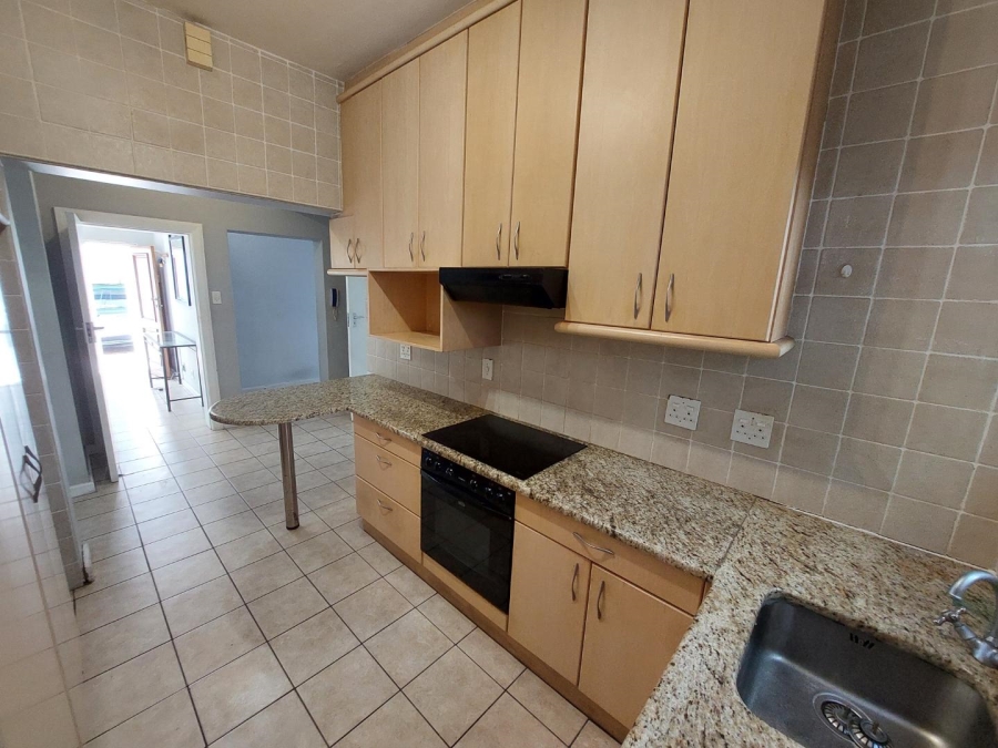 To Let 4 Bedroom Property for Rent in Claremont Western Cape